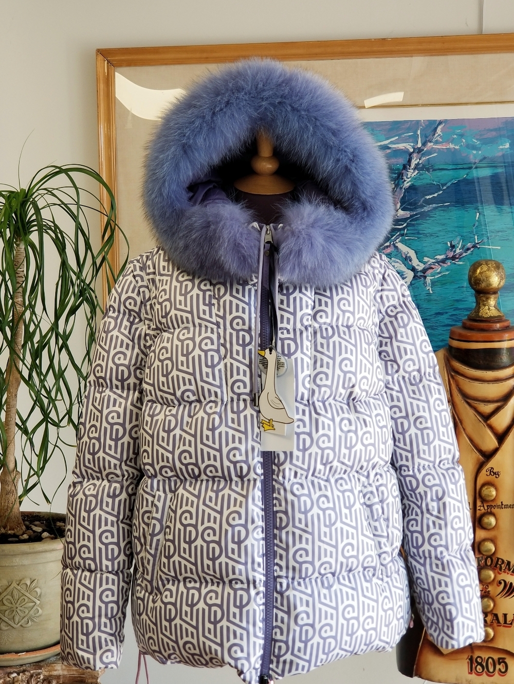 Reversible Goose Down Puffer Jacket with Detachable Sleeves And Fox Fur - Picture 6 of 10